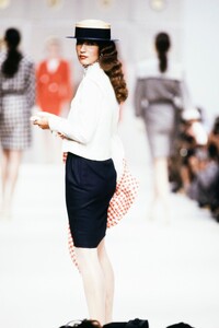 Valentino_SS1989_Marpessa_02.jpg