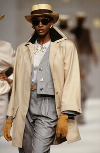 Valentino_SS1989_Roshumba.jpg