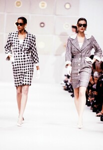 Valentino_SS1989_Sonia_Cole_01.thumb.jpg.bb1469f8e2b292d527ae947099c50c89.jpg