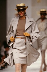 Valentino_SS1989_Sonia_Cole_03.thumb.jpg.8197a58cba123ac9098433f70f1b0c3e.jpg