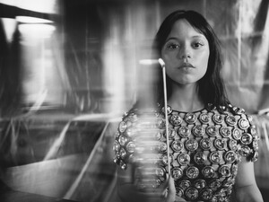 VanityFair_JennaOrtega7.thumb.jpg.8f4e42b8210a13c083cad42efed0bbd5.jpg