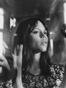 VanityFair_JennaOrtega8.thumb.jpg.4c3b001d3d53b2adf48ae320f27b75ee.jpg