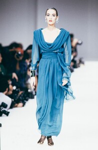 Yves Saint Laurent 1989 Women RTW 206.jpg