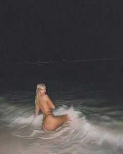 Zienna_Eve_-_Topless_covered_08-15-2024__3_.jpg