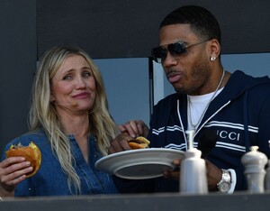 cameron-diaz-on-the-williams-and-sonoma-culinary-stage-of-the-2024-bottlerock-music-festival-in-napa-05-24-2024-3.jpg