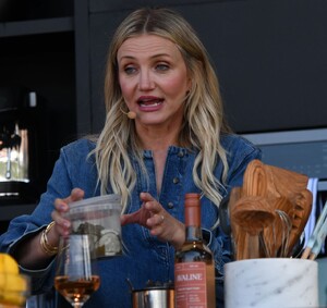 cameron-diaz-on-the-williams-and-sonoma-culinary-stage-of-the-2024-bottlerock-music-festival-in-napa-05-24-2024-6.jpg