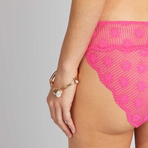 culotte-en-dentelle-avec-boutons-fantaisies-rose-bqx40_1_zc4.jpg