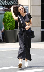 demi-moore-06-06-2024-0.thumb.jpg.9e245d213219001cd18190b5ff912471.jpg