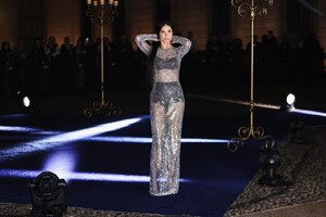 demi-moore-at-dolce-gabbana-40th-anniversary-exhibition-in-milan-04-06-2024-0.jpg