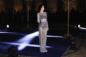 demi-moore-at-dolce-gabbana-40th-anniversary-exhibition-in-milan-04-06-2024-3.jpg
