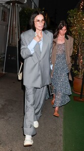 demi-moore-scout-willis-and-tallulah-willis-out-in-los-angeles-06-11-2024-6.jpg