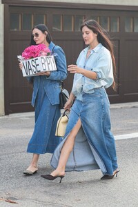 denim-dynasty-demi-moore-and-scout-willis-rock-matching-looks-in-venice-12.jpg