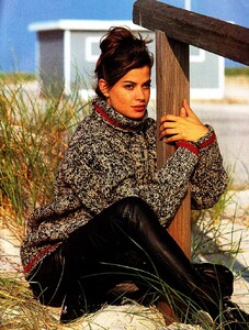 elle_us_nov_1991_7.thumb.jpg.a63a5d827543a4f8ad75546dfff64727.jpg