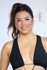 eva-longoria-steals-the-spotlight-in-stunning-coperni-dress-at-elle-gourmet-awards-2024-1.jpg