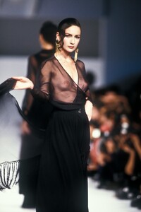 evelyneperetticm8918-.thumb.jpg.0e7844797583994da9b6fe7c49dc4a3f.jpg