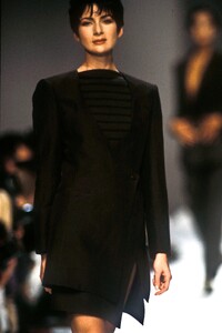 evelyneperetticm9052.thumb.jpg.bc0e1c43da3032f441266af24955990f.jpg