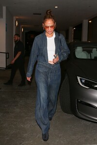 fashion-comeback-jennifer-lopez-defies-divorce-rumors-with-chic-accessory-9.jpg