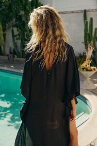 images.urbndata-2.thumb.jpg.e03e465eb21756bf330e0d43c3bfa38a.jpg