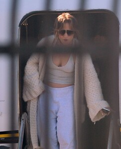 jennifer-lopez-s-casual-chic-look-in-los-angeles-08-03-2024-1.jpg
