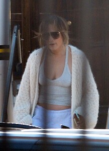jennifer-lopez-s-casual-chic-look-in-los-angeles-08-03-2024-4.jpg