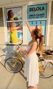jennifer-lopez-shopping-at-a-hamptons-liquor-store-07-31-2024-1.jpg