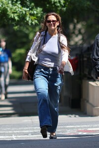 katie-holmes-nyc-style-a-chic-moment-amid-college-send-off-6.thumb.jpg.10c93d28e09db83909854d0787f294f3.jpg