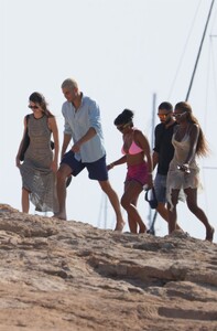 kendall-jenner-and-fai-khadra-in-ibiza-08-05-2024-0.jpg