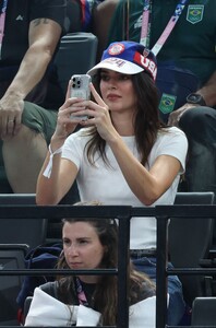kendall-jenner-at-paris-2024-olympic-games-gymnastique-women-s-final-08-01-2024-6.jpg