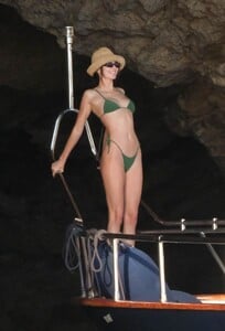 kendall-jenner-in-ibiza-08-06-2024-2.jpg