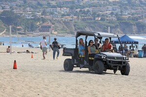 kristin-cavallari-and-tori-spelling-on-torrance-beach-in-south-bay-08-12-2024-0.jpg