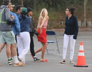 kristin-cavallari-and-tori-spelling-on-torrance-beach-in-south-bay-08-12-2024-1.jpg