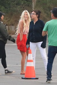 kristin-cavallari-and-tori-spelling-on-torrance-beach-in-south-bay-08-12-2024-10.jpg