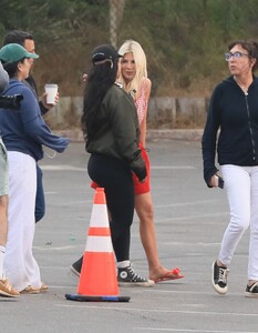 kristin-cavallari-and-tori-spelling-on-torrance-beach-in-south-bay-08-12-2024-2.jpg