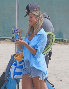 kristin-cavallari-and-tori-spelling-on-torrance-beach-in-south-bay-08-12-2024-8.jpg