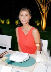 maggie-rawlins-–-genesis-house-x-marc-hom-re-framed-hamptons-dinner-in-ny-08-16-2024-3.jpg