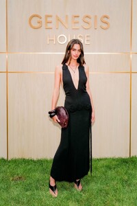 maia-cotton-genesis-house-x-marc-hom-re-framed-hamptons-dinner-in-ny-08-16-2024-3.thumb.jpg.8061407070cf90685218c7aeb978f1f5.jpg