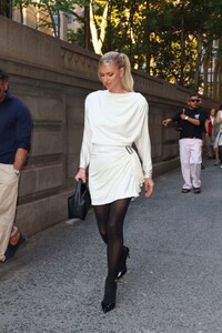 nicky-hilton-arrives-at-marc-jacobs-fashion-show-in-new-york-07-01-2024-3.jpg