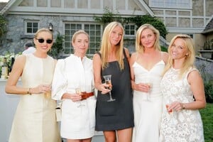 reese-witherspoon-cameron-diaz-gwyneth-paltrow-at-avaline-wine-dinner-07-27-2024-4.jpg