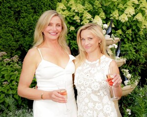 reese-witherspoon-cameron-diaz-gwyneth-paltrow-at-avaline-wine-dinner-07-27-2024-5.jpg