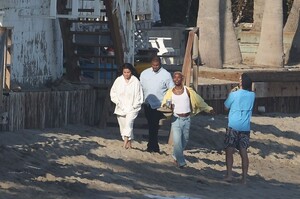 selena-gomez-and-boyfriend-benny-blanco-beach-party-in-malibu-07-04-2024-0.jpg