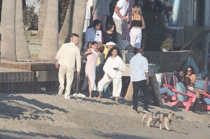 selena-gomez-and-boyfriend-benny-blanco-beach-party-in-malibu-07-04-2024-6.jpg