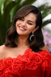 selena-gomez-at-emilia-perez-photocall-at-cannes-film-festival-05-19-2024-20.jpg