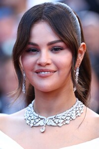 selena-gomez-at-emilia-perez-red-carpet-at-cannes-film-festival-05-18-2024-10.jpg