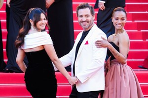 selena-gomez-at-emilia-perez-red-carpet-at-cannes-film-festival-05-18-2024-8.jpg