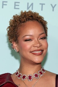 shutterstock_editorial_RihannaFenty_14532908DY.jpg