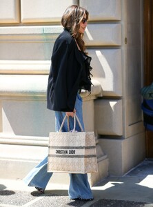 sofia-vergara-arrive-at-the-show-s-studio-in-los-angeles-04-06-2024-2.jpg