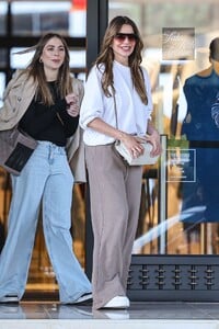 sofia-vergara-going-to-cedars-sinai-cosmetic-surgery-center-in-beverly-hills-06-20-2024-6.jpg