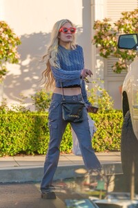 tori-spelling-shopping-at-rite-aid-in-calabasas-04-03-2024-3.jpg