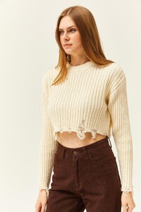 yirtik-detayli-kalin-crop-triko-kazak--24-457.jpg