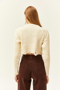 yirtik-detayli-kalin-crop-triko-kazak--4245-8.jpg